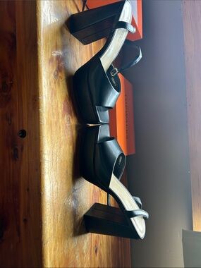 TOPWALKS platform, chunky strappy heel size 9
